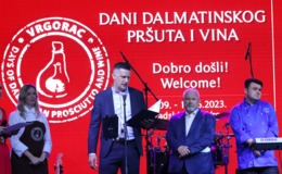 DANI DALMATINSKOG PRŠUTA I VINA ODUŠEVILI BROJNE POSJETITELJE