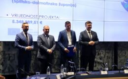 Potpisan i uručen ugovor za sufinanciranje projekta „Izgradnja i opremanje centra za starije osobe u Dragljanima“