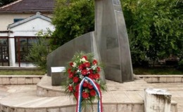 Polaganje vijenaca povodom Dana državnosti i Tijelova na Trgu hrvatskih branitelja
