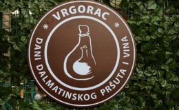 OTVORENI 8. DANI DALMATINSKOG PRŠUTA I VINA